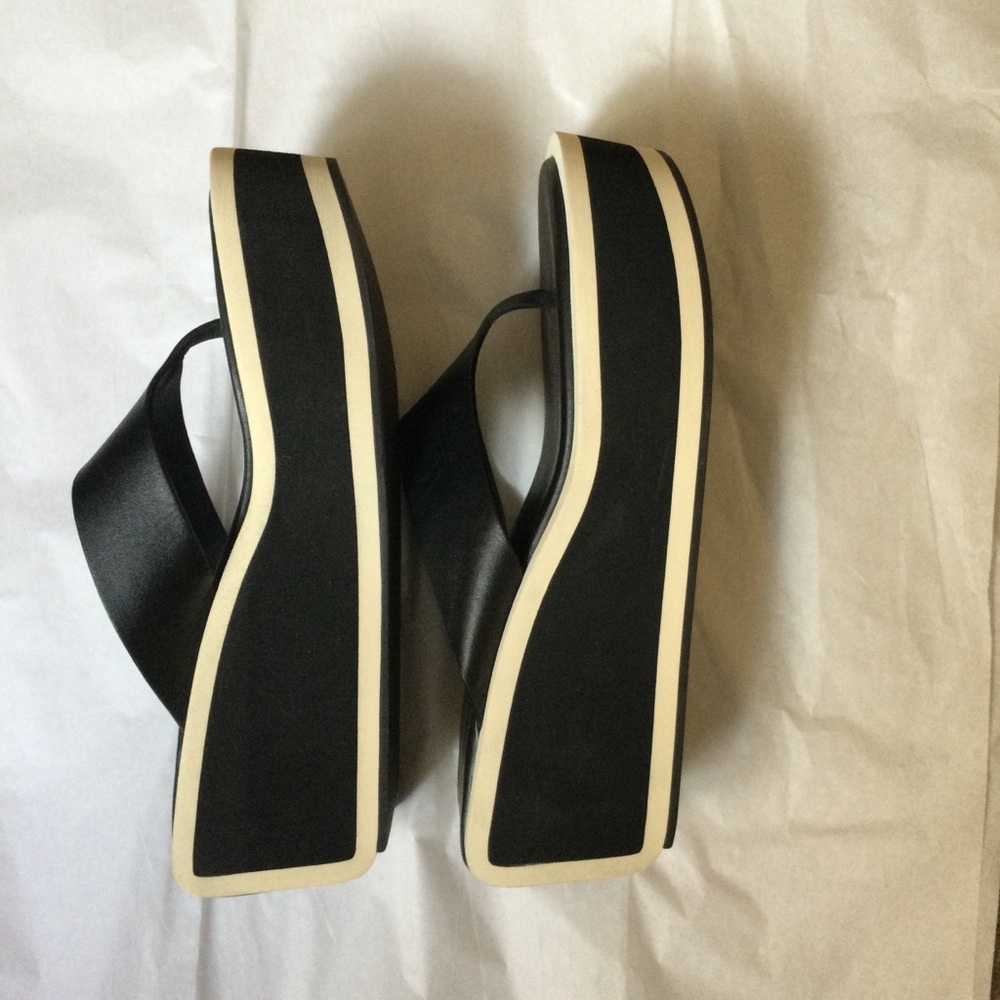Frame Sandals - Picture 4 of 10